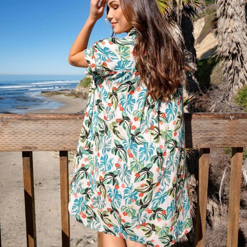 🌺 LOST AND WANDER Beachly Box Cover Up in Luau on the Beach NWT